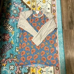 Beautiful Lularoe baseball tee (Randy) - xs